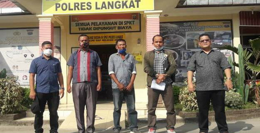 aktivis asal Kota Binjai, resmi dilaporkan ke Polres Langkat atas tuduhan tindak pidana pencemaran nama baik atau Fitnah