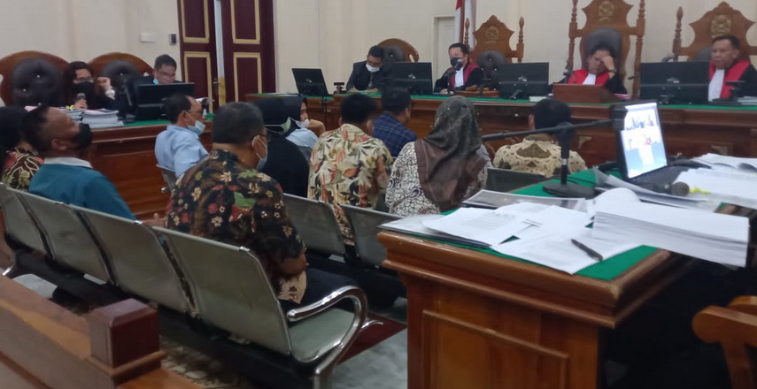 Hakim Sulhanudin di penghujung sidang lanjutan perkara korupsi randis di Sekretariat DPRD Deliserdang, Kamis petang (17/2/2022), akhirnya mengeluarkan ultimatum.