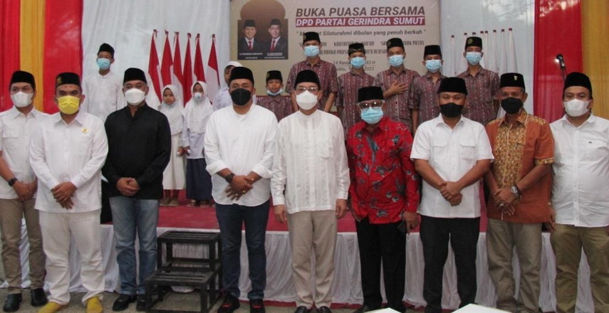 Gerindra gelar buka puasa bersama sekaligus Khataman Qur'an dan Shalat Tasbih di Kantor DPD Gerindra Sumut Jalan Sudirman No 36 Medan, Minggu (17/4/2022)