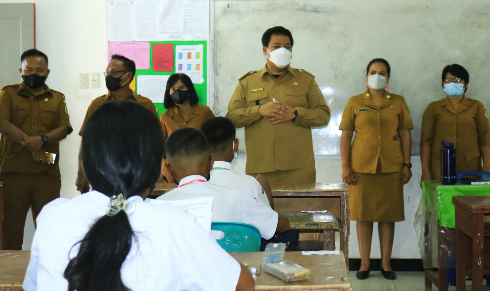 Bupati Samosir Vandiko T Gultom melaksanakan monitoring Ujian Satuan Pendidikan (USP) yang merupakan ujian akhir tingkat Sekolah Dasar (SD) dan Sekolah Menengah Pertama (SMP), Selasa (10/5/2022).
