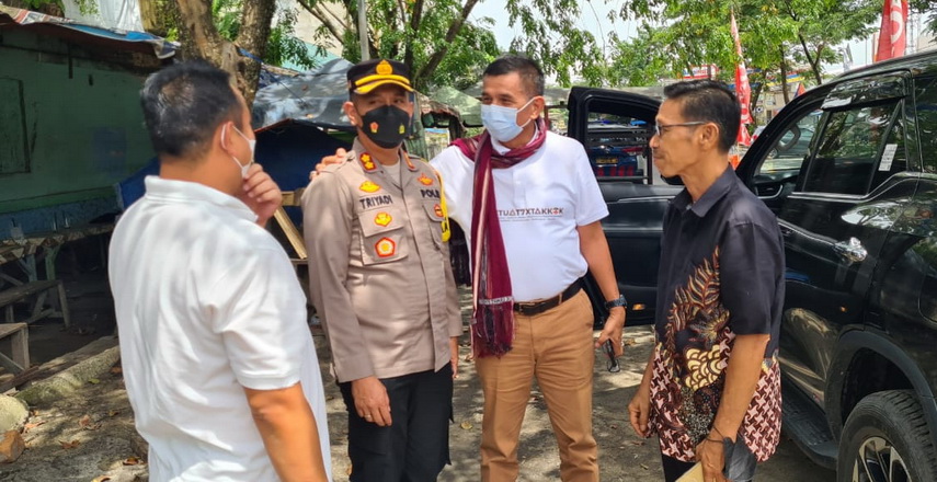 Anggota DPR RI DR Hinca IP Panjaitan SH MH ACCS mengunjungi Pos Pam di Wilayah Hukum Polres Tanjungbalai.