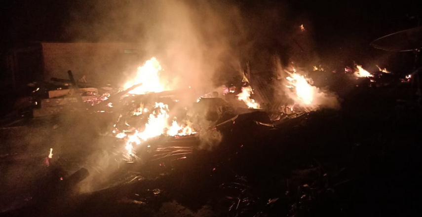 Lagi satu unit rumah semi pamanen milik Edianto Gultom (48), warga Banjar Julu Desa Batumanumpak Kecamatan Panggaribuan Kabupaten Tapanuli Utara, ludes terbakar.
