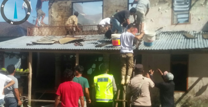 Satu unit rumah beton berlantai 2 habis terbakar di Desa Adiankoting Tongatonga Kecamatan Adiankoting Kabupaten Tapanuli Utara