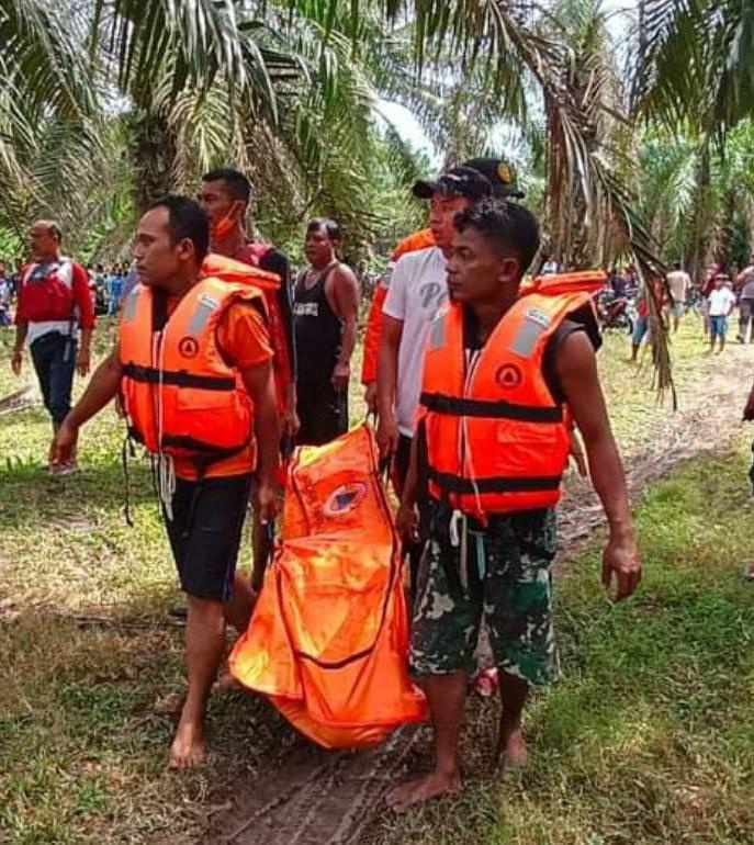 Sandi Sahputra (17) yang tenggelam di aliran Dam Sungai Limau Manis, Kecamatan Lima Puluh, Kabupaten Batubara, berhasil ditemukan.