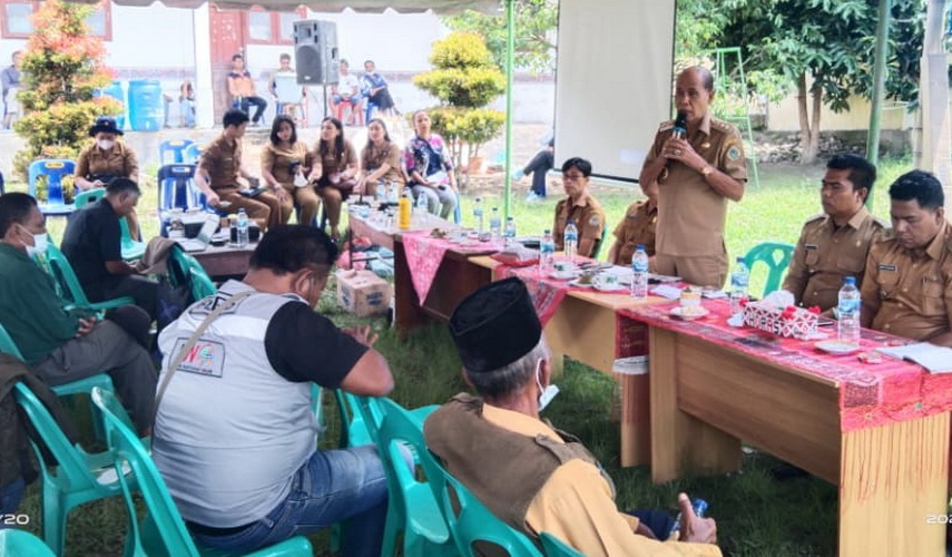 Wakil Bupati Samosir Drs Martua Sitanggang MM mengapresiasi Pelatihan Pembuatan Pupuk Organik Cair dan Padat oleh Pemerintah Desa Parmonangan, Kecamatan Simanindo