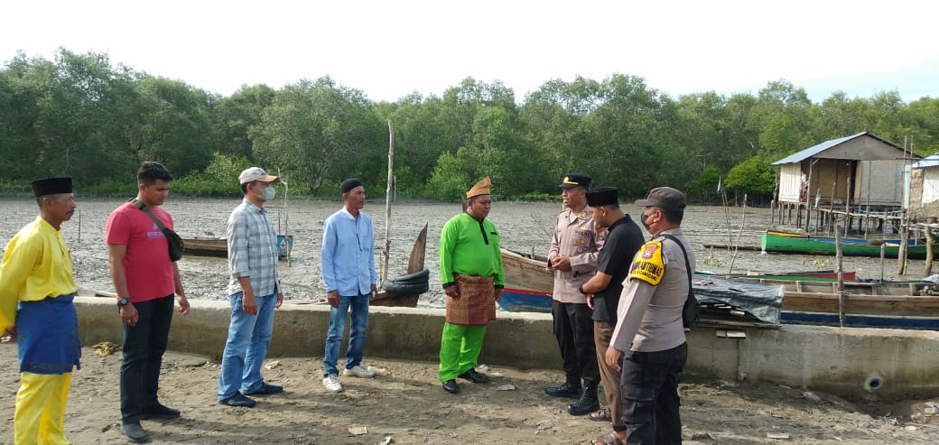 Kapolsek Secanggang Silaturahmi dan Sosialisasi Penanaman Mangrove di Desa Jaring Halus