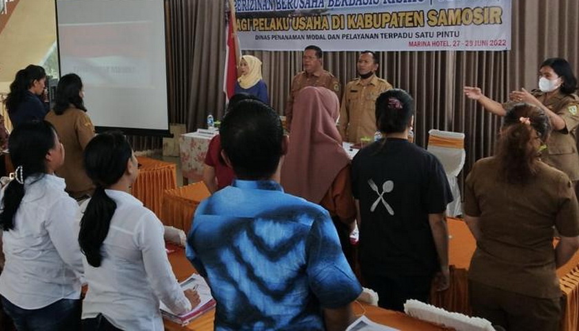 Dinas Penanaman Modal dan Pelayanan Terpadu Satu Pintu Kabupaten Samosir melaksanakan Bimbingan Teknis/Sosialisasi Perizinan Berusaha Berbasis Resiko.