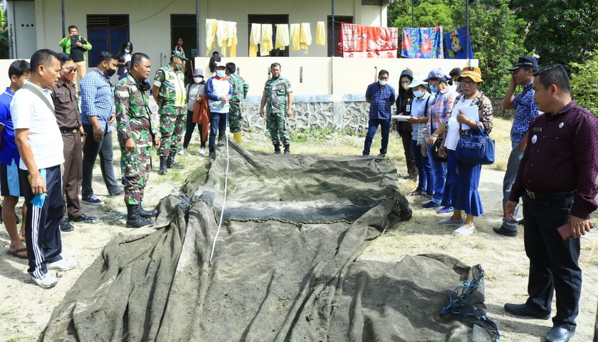 Tim Terpadu Penataan KJA (Keramba Jaring Apung) Kabupaten Samosir melaksanakan penertiban keramba jaring apung (KJA) di wilayah Kecamatan Pangururan, Jumat (3/6/2022).