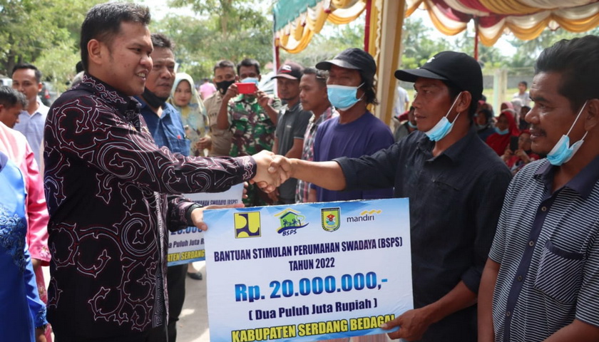 Wabup Sergai H Adlin Umar Yusri Tambunan ST MSP hadiri serah terima buku tabungan (Serbutab) kepada Calon Penerima Bantuan (CPB) Program Bantuan Stimulan Perumahan Swadaya (BSPS).