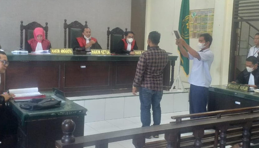 PN Madina kembali menggelar sidang kasus Pertambangan Emas Tanpa Izin (PETI), dengan terdakwa Akhmad Arjun Nasution (AAN), Senin (27/6/2022). Agendanya adalah, kembali mendengarkan keterangan saksi.