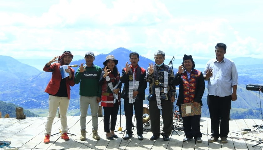 Pemerintah Desa Partuko Naginjang Kecamatan Harian Samosir, resmi melaunching objek wisata 'Togaraja', Kamis (16/6/2022).