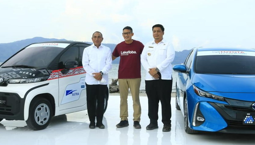 Menteri Pariwisata Ekonomi Kreatif (Menparekraf) RI Sandiago Uno bersama Gubernur Sumut Edy Rahmayadi dan Bupati Samosir Vandiko T Gultom melaunching 'Toyota EV Smart Mobility Lake Toba'.