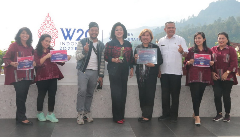 Ketua Dekranasda Taput Satika Simamora SE MM mengapresiasi penuh pelaku UMKM Tapanuli Utara karena kembali menorehkan prestasi gemilang di ajang Women 20 (W20) Indonesia 2022.