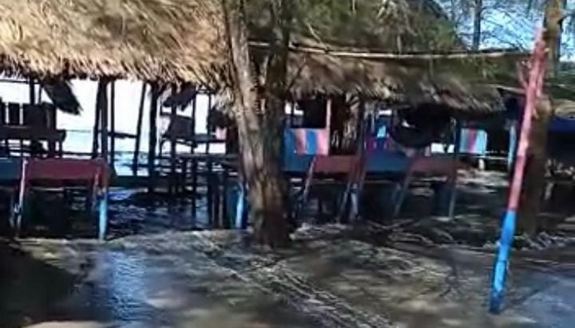Destinasi Wisata Pantai Cemara Indah (PCI) yang berada Kecamatan Singkil Utara mengalami abrasi parah. Hal ini membuat pondok-pondok yang berada di pinggiran pantai menjadi terendam dan mengalami kerusakan.