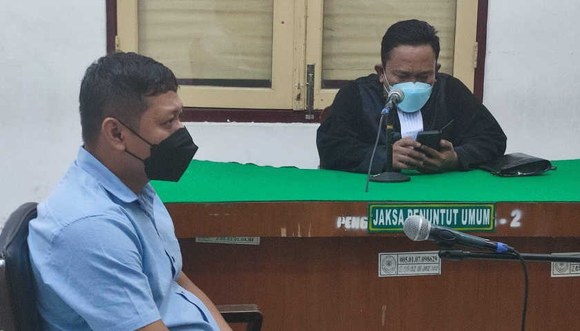 Susanto bin Ang Tjun Hock, selaku pemilik Toko Medan CCTV di Jalan KL Yos Sudarso (Simpang Titipapan), Kecamatan Medan Deli, Kota Medan, Provinsi Sumatera Utara (Sumut), Kamis (30/6/2022), dibui 2 bulan, tanpa perintah terdakwa segera ditahan.