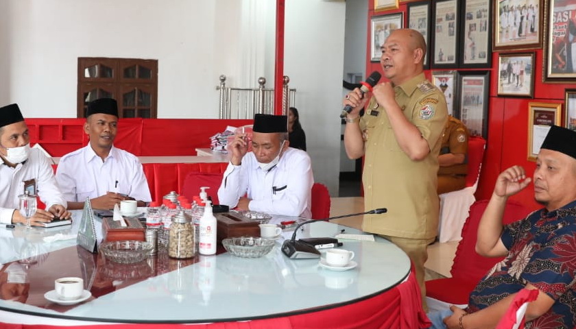 Bupati Taput Drs Nikson Nababan MSi menggelar ramah tamah dengan penyuluh agama se-Kabupaten Tapanuli Utara. Berlangsung di Sopo Rakyat Rumah Dinas Bupati, Selasa (12/7/2022).