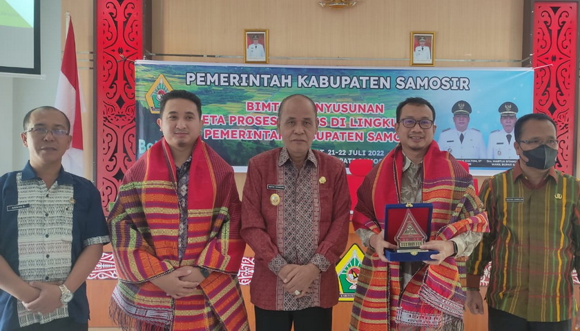 Wakil Bupati Samosir Drs Martua Sitanggang MM membuka kegiatan Bimbingan Teknis Penyusunan Peta Proses Bisnis di Lingkungan Pemerintah Kabupaten Samosir.