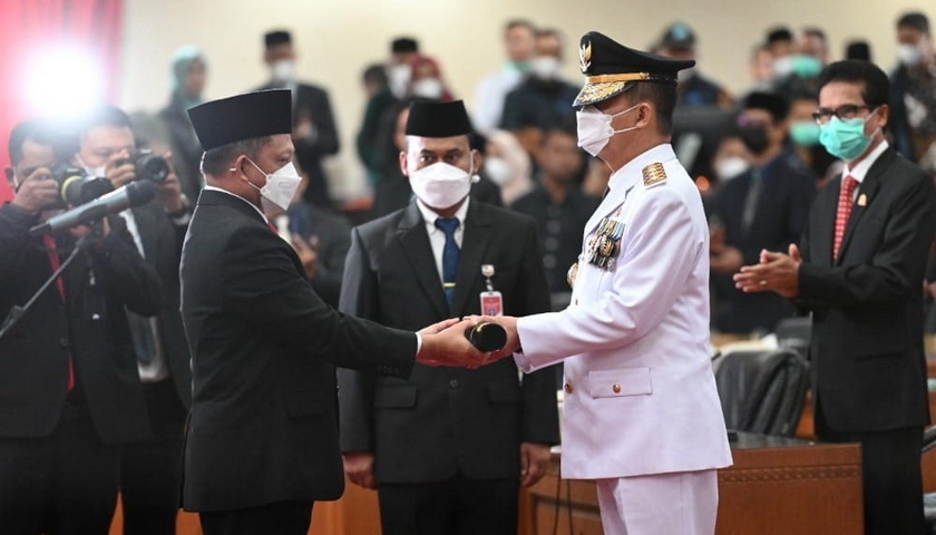Mayor Jenderal (Purn) Ahmad Marzuki perwira tinggi TNI AD lulusan tahun 1989 resmi menjalani pelantikan jadi Pj Gubernur Provinsi Aceh mengganti Gubernur Ir Nova Iriansyah yang sudah memasuki masa purnatugas.