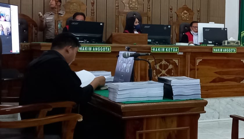 Mantan Sekretaris Daerah (Sekda) Kabupaten Samosir Jabiat Sagala lewat persidangan secara virtual, Kamis petang (21/7/2022), di Cakra 9 Pengadilan Tipikor Medan, menghadapi tuntutan pidana 7 tahun penjara