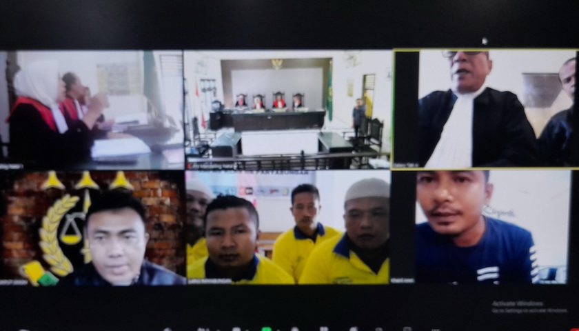 Sidang lanjutan kasus penganiayaan wartawan di Mandailing Natal (Madina) kembali berlangsung. Agenda sidang yang dilaksakan, Jumat, (15/7/2022) ini, memeriksa saksi-saksi yang diajukan oleh kuasa hukum para terdakwa.