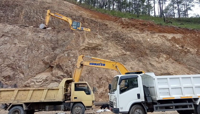 DPRD Sumut meekomendasikan untuk menghentikan seluruh aktivitas pekerjaan pelebaran jalan Simpang Gotting Desa Turpuk Limbong Kecamatan Harian Kabupaten Samosir.