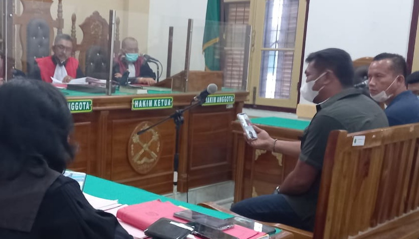 Penuntutan hukuman 2 terdakwa kurir sabu dan ribuan butir pil ekstasi asal Aceh Utara yakni Misbahuddin alias Mis (32) dan Muksalmina alias Mina (42) kembali tertunda.