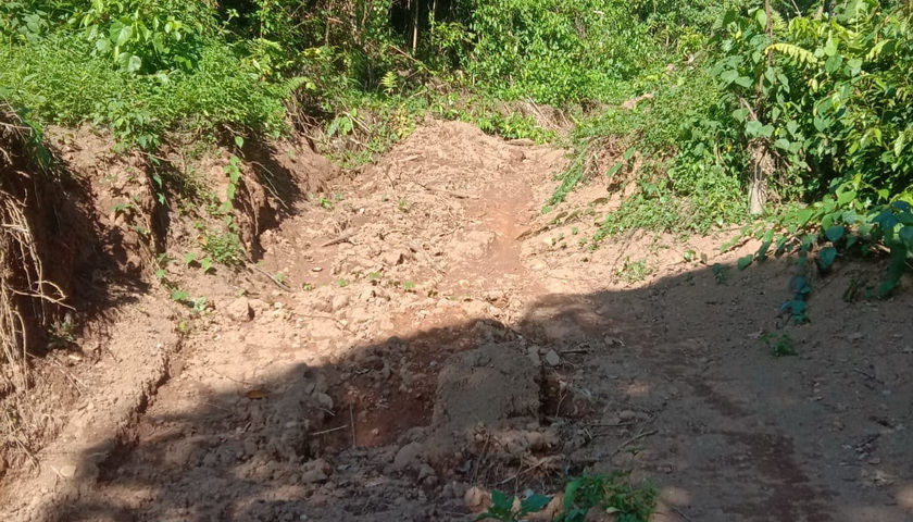 Warga Desa Pangkalan Kecamatan Lingga Bayu Kabupaten Mandailing Natal (Madina) mempertanyakan anggaran pembangunan Jalan Usaha Tani (JUT) bersumber dari Dana Desa TA 2022.