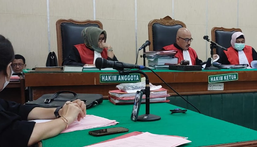 Dua terdakwa perantara jual beli (kurir) narkotika Golongan I jenis sabu disebut-sebut orang suruhan 'bos' sabu bernama Cakya asal Aceh lewat persidangan secara virtual, Selasa (23/8/2022), di Cakra 8 PN Medan lolos dari hukuman mati.