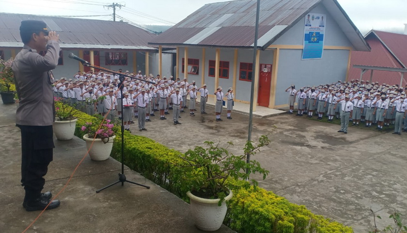 Seluruh Pejabat Utama dan perwira Polres Taput jadi pembina upacara di sekolah sekolah. Hal itu untuk menyampaikan pesan-pesan kamtibmas kepada siswa-siswi di tingkat SMA dan SMP pada beberapa sekolah yang ada di Kabupaten Tapanuli Utara.