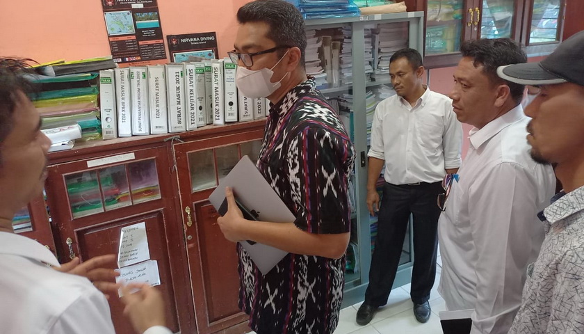 Percepatan Gerakan Imunisasi dan Stunting Aceh (GISA), Pj Bupati Aceh Singkil Marthunis meninjau kesiapan Dinas Pemberdayaan Masyarakat Kampung (DPMK).