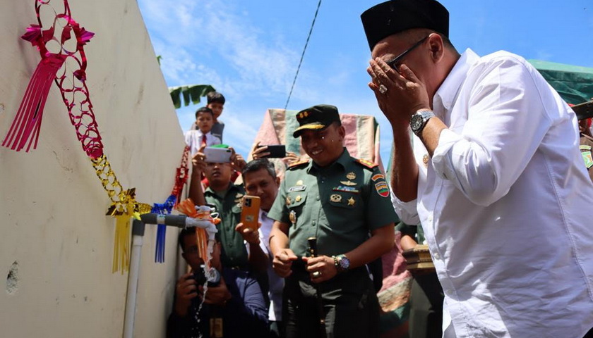 Tentara Nasional Indonesia Angkatan Darat (TNI AD) melalui Program Manunggal Air melakukan pembangunan sumur bor air bersih di Desa Bonan Dolok Kecamatan Siabu Kabupaten Mandailing Natal (Madina).