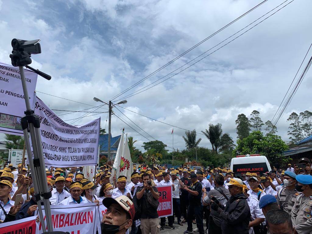 Tuntut Tangkap Penggarap HGU, Karyawan PTPN IV Demo Di Kantor Bupati Simalungun