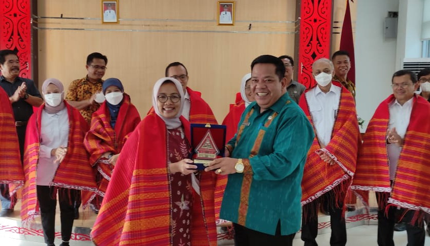 Sekdakab Samosir Hotraja Sitanggang mewakili Bupati, menyambut baik kunjungan Bank Dunia ke lokasi kegiatan Indonesia Tourism Development Project (ITDP) di Kabupaten Samosir.