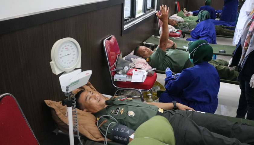 Dalam rangka memperingati HUT TNI ke-77 tahun 2022, Kodim 0109/Aceh Singkil menggelar bakti sosial donor darah.