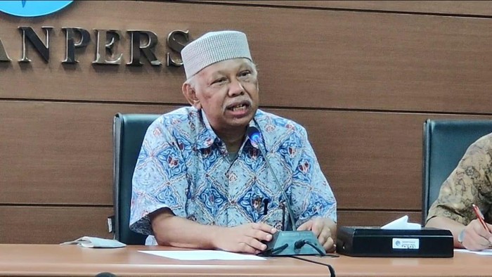 Kabar dukacita menerpa dunia pers di Indonesia. Ketua Dewan Pers Prof Dr Azyumardi Azra meninggal dunia, Minggu (18/9/2022)