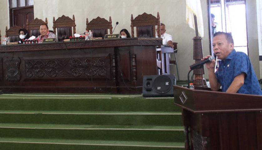 DPRD Kota Pematang Siantar bersama Pemko Siantar menyelenggarakan rapat paripurna dengan agenda Pandangan Umum Fraksi - Fraksi
