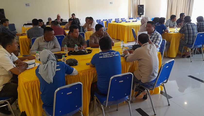 Persatuan Wartawan Indonesia (PWI) Kabupaten Mandailing Natal (Madina) melaksanakan pra Uji Kompetensi Wartawan (UKW) kepada 27 peserta wartawan dari berbagai media yang bertugas di Kabupaten Madina, Jumat (2/9/2022), di Ballroom D'san Hotel Kelurahan Dalan Lidang.