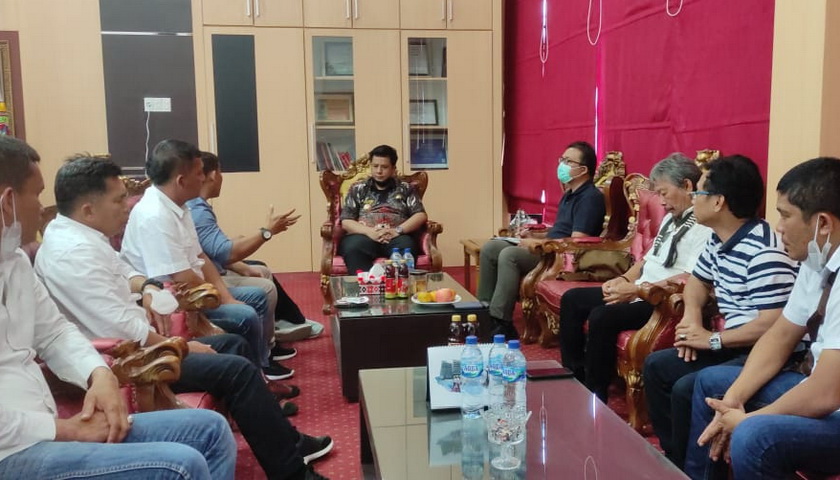 Bupati Samosir Vandiko T Gultom menyambut baik audiensi jajaran Pengurus Persatuan Wartawan Indonesia (PWI) Bonapasogit, yang bertempat di ruang kerja Bupati Samosir, Jumat (2/9/2022).
