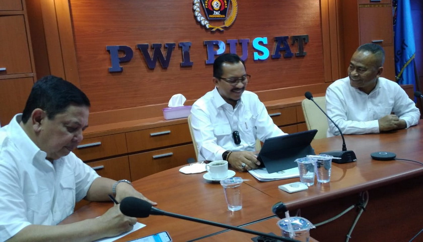 Mematangkan persiapan Peringatan Hari Pers Nasional 2023, Persatuan Wartawan Indonesia (PWI) menggelar rapat koordinasi bersama jajaran Pemprov Sumut, bertempat di lantai 4 Sekretariat PWI Pusat Jakarta, Senin (19/9/2022).