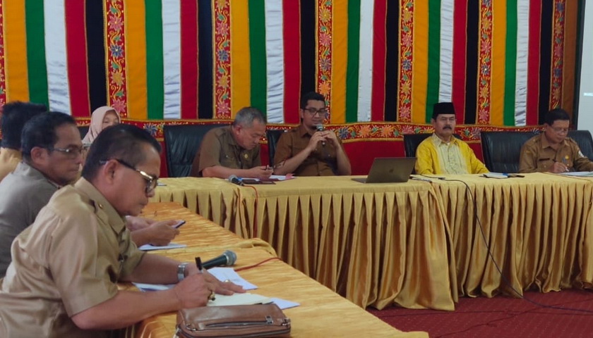 Pj Bupati Aceh Singkil Marthunis memimpin langsung Sosialisasi Pelaksanaan Kantor Asri Festifal (Kantrifest) 2022 di Op Room Setdakab Aceh Singkil