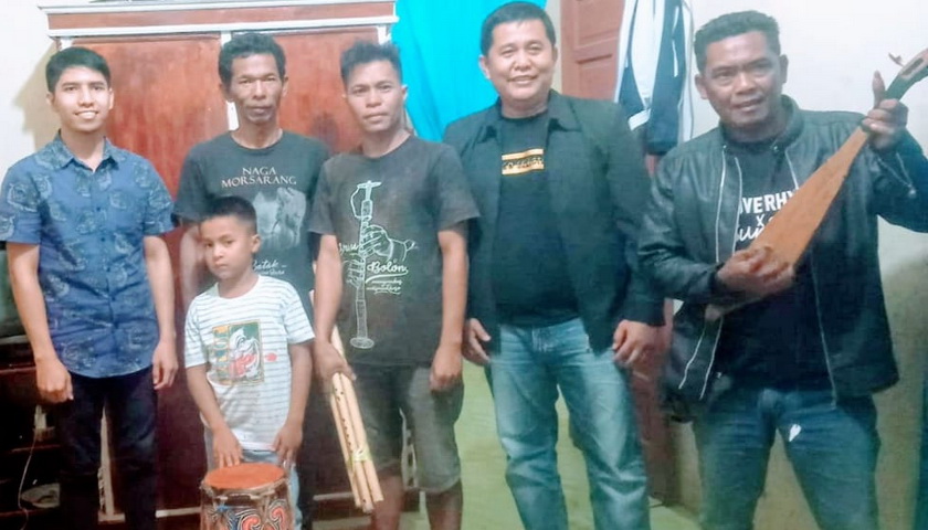 Terinspirasi dari kemampuan orang-orang di Tapanuli sekitarnya, beberapa Pemuda Batak hendak memproyeksikan niatnya dengan cara memperkenalkan alat musik Etnis Batak di kalangan Pemuda Batak sembari melestarikan Budaya Batak.