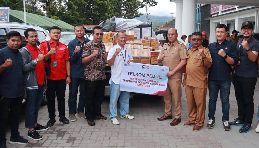 Witel Sumut salurkan bantuan Telkom Peduli kepada korban terdampak bencana gempa bumi berkekuatan M 2,2 yang melanda Kecamatan Tarutung pada Hari Minggu 2 Oktober lalu.