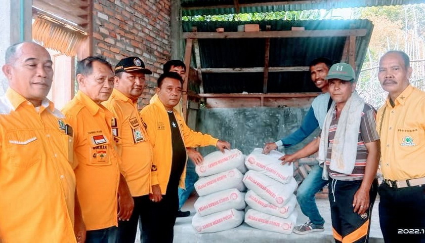 Ketua DPD Partai Golkar Tapanuli Utara FL Fernando Simanjuntak SH MH menyampaikan rasa haru mendalam saat menyaksikan kerusakan gereja dan rumah penduduk di Kecamatan Parmonangan dan Pagaran pusat gempa 1 Oktober 2022 lalu.