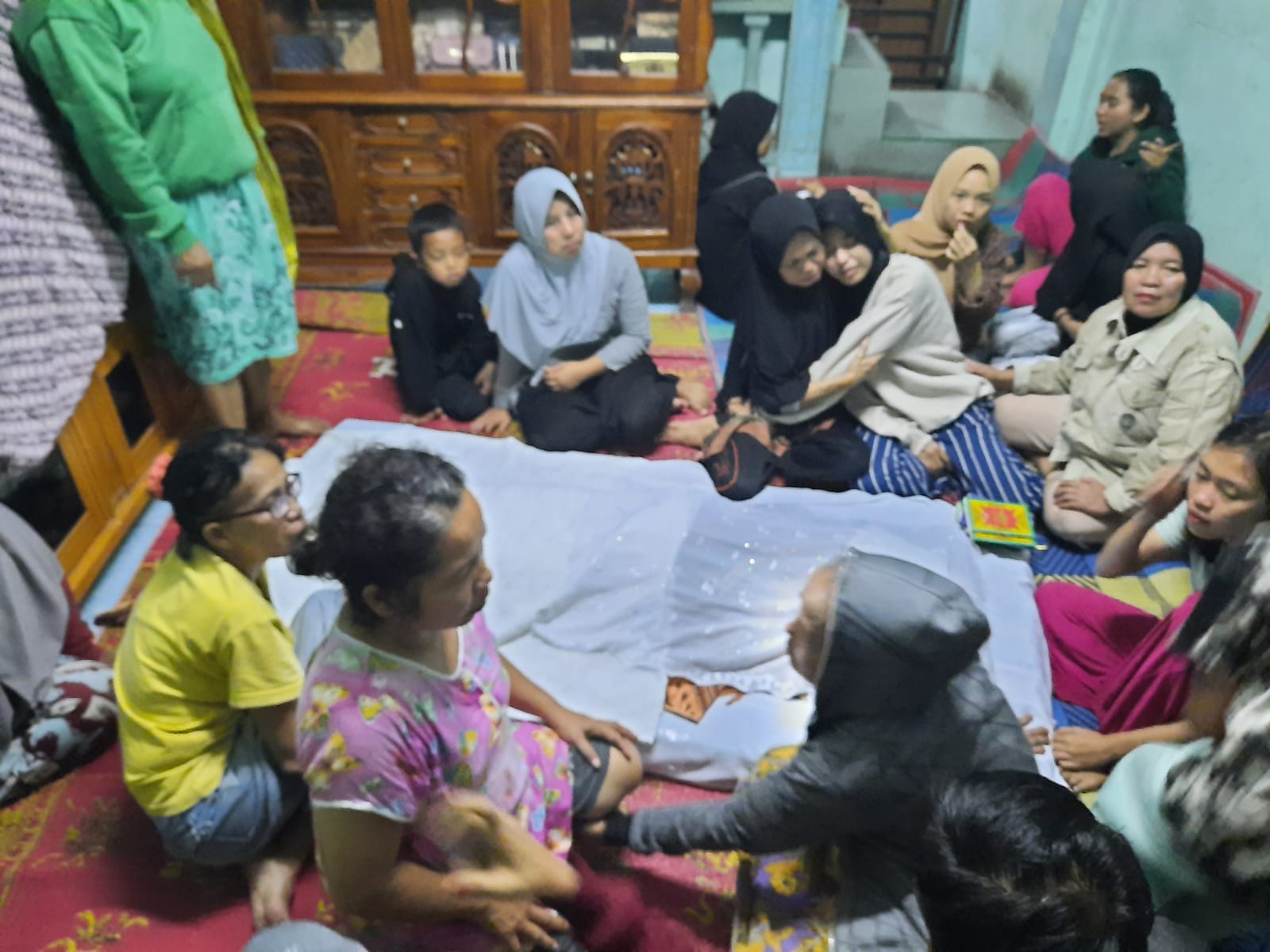 Ajrini Selayan (56) warga Jalan Mataram I Kelurahan Melayu Kecamatan Siantar Utara, Kota Pematang Siantar ditemukan tewas tersengat listrik di rumahnya, Sabtu (8/10/2022), sekira pukul 18.15 WIB.