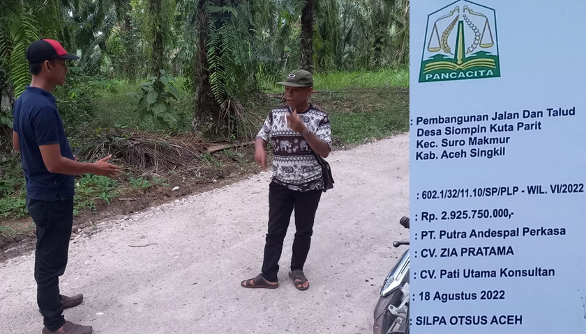 Pembangunan jalan dan talud di Desa Siompin Kecamatan Suro Kabupaten Aceh Singkil menggunakan Silpa Otsus Tahun 2022 sebesar Rp2.925.750.000 sepertinya tidak tepat pengerjaannya.