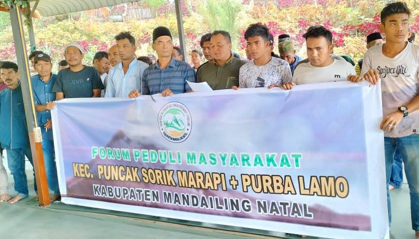 Masyarakat di desa-desa sekitar Puncak Sorik Marapi mulai mengeluhkan penurunan pendapatan. Hal ini karena banyaknya perusahaan kontraktor yang melakukan pengurangan tenaga kerja sejak 1 Oktober 2022 lalu.