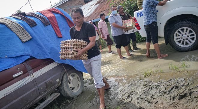 Antar Bantuan ke Posko Banjir, Bupati Sergai: Kita Cari Solusi