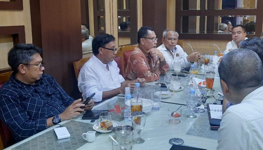 Ketua Umum PWI Pusat Atal S Depari dan Ketua PWI Sumut Farianda Putra Sinik mengadakan pertemuan dengan lintas unsur strategis, Rabu (9/11/2022) malam, di Medan.