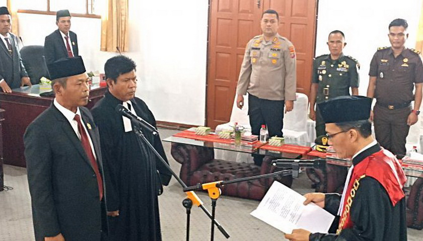 Arifin Rudi Nababan dilantik menjabat Ketua DPRD Taput Pengganti Antar Waktu (PAW) menggantikan almarhum Ir Poltak Pakpahan.