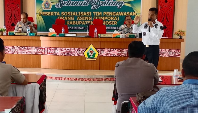 Sosialisasi Tim Pengawasan Orang Asing (TIMPORA) Tingkat kabupaten Samosir. Berlangsung di Aula Kantor Bupati Samosir, Jumat (18/11/2022)